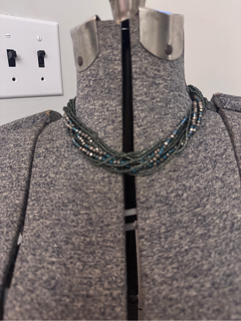 Elegant Green and Blue Beaded Necklace with Magnetic Clasp